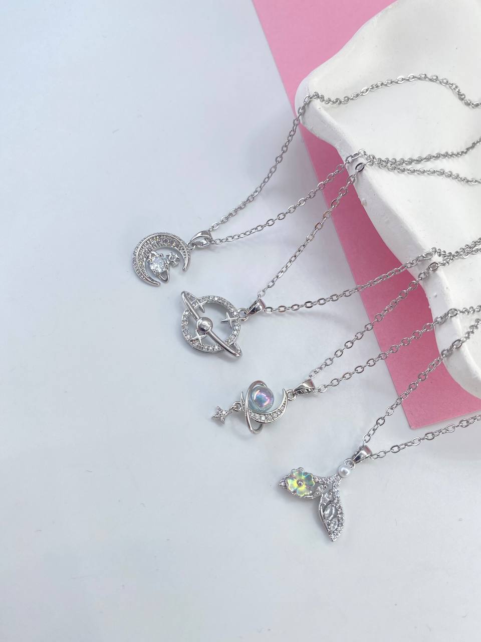 گردنبند نقره‌ای فانتزی دخترانه – مدل‌های فضایی، ماه، پروانه، پری دریایی کد ۱۰۶