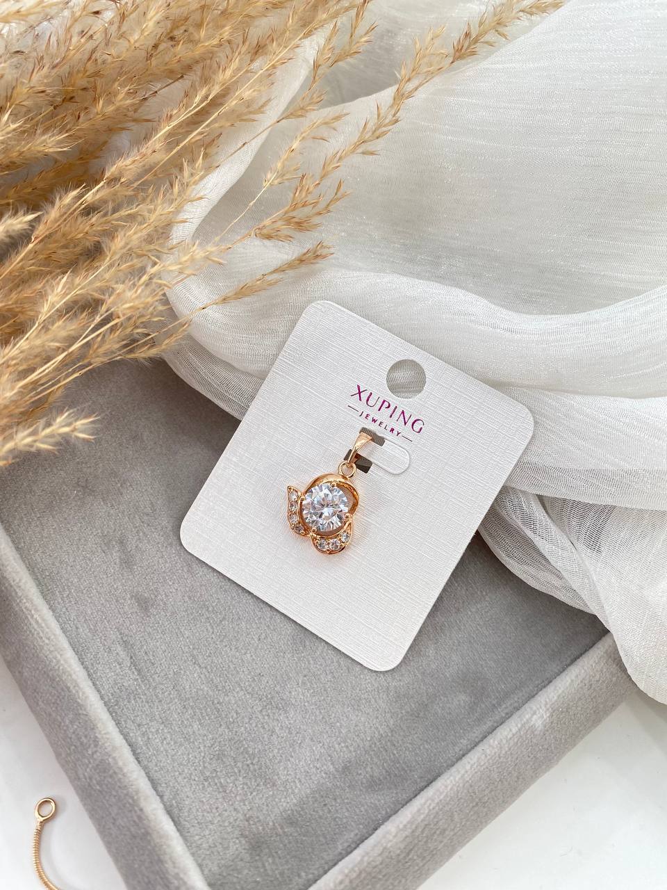 پلاک زنانه Xuping طرح گل نگین‌دار طلایی کد ۶۸