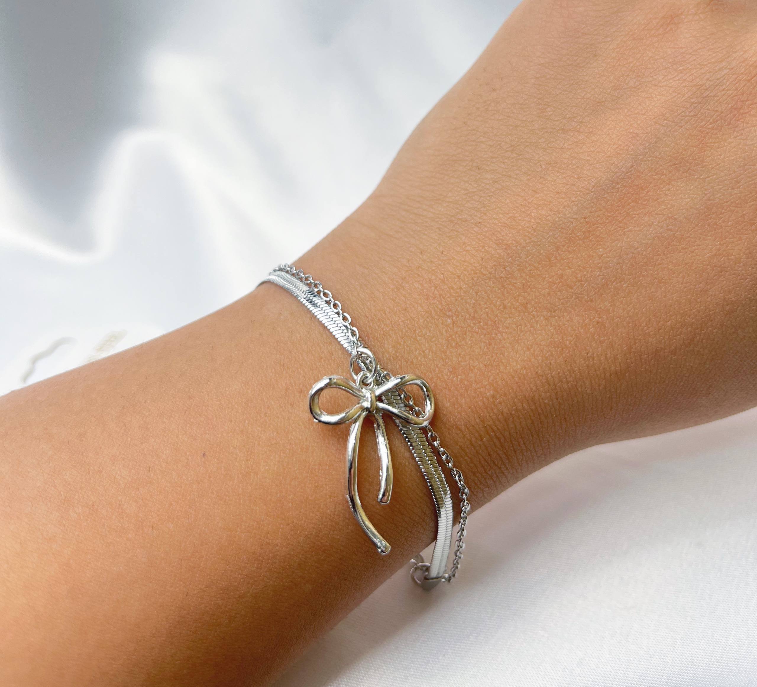 دستبند نقره‌ای دخترانه طرح پاپیون کد 95