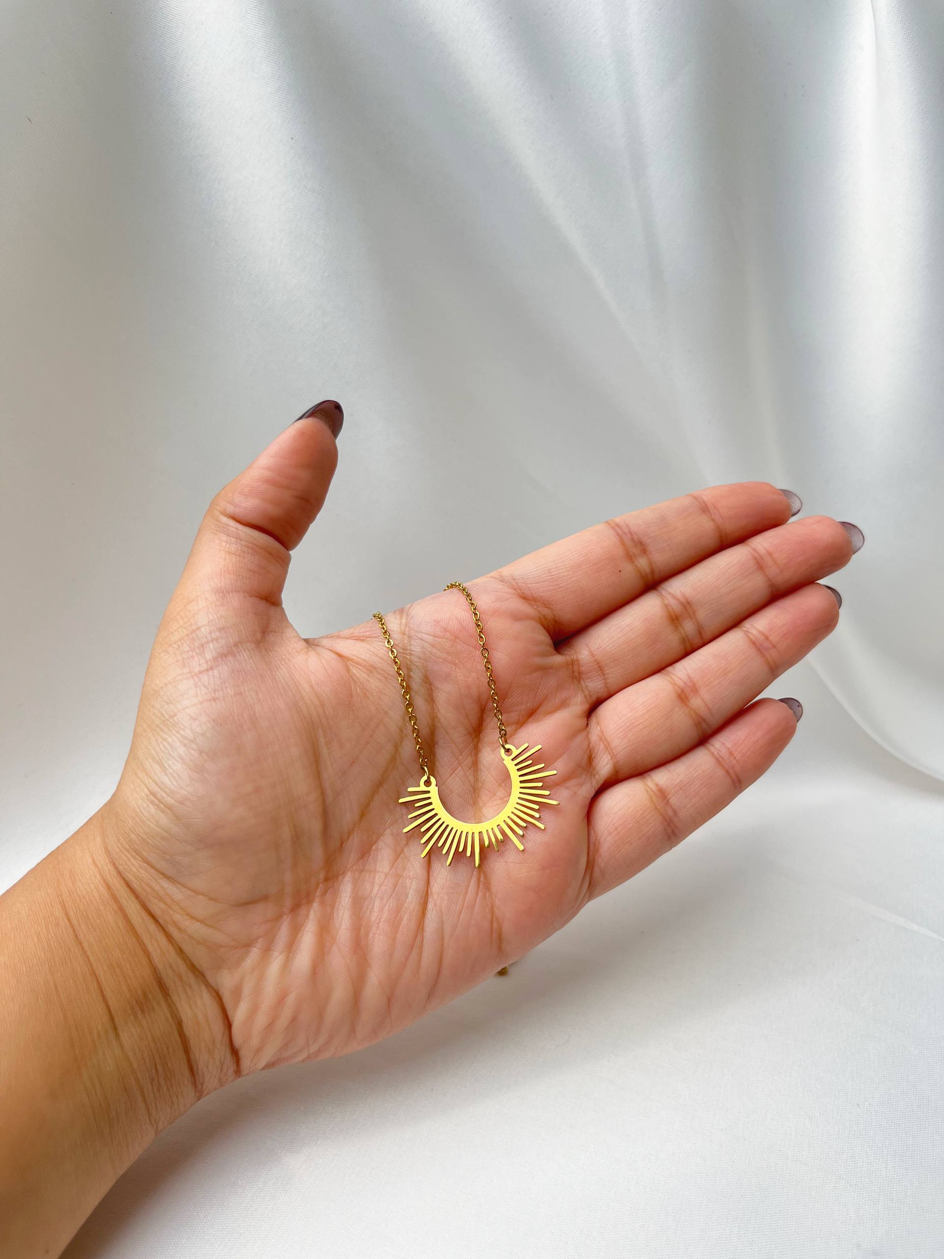 گردنبند طلایی طرح خورشیدی طلایی کد 70